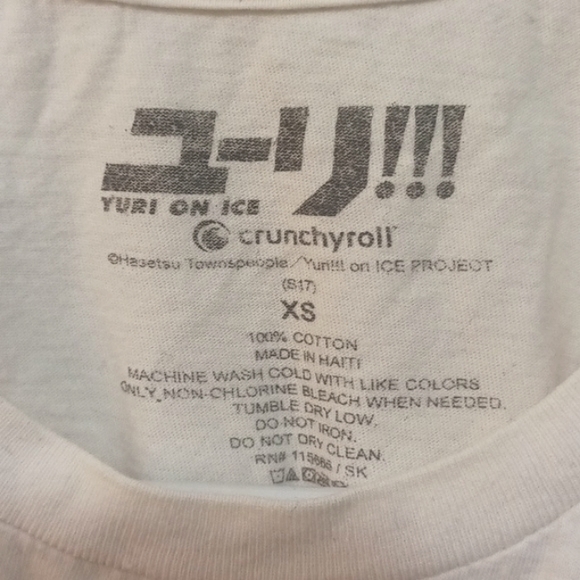 Crunchyroll Manga art t-shirt. "Yuri on ice" black imprint on white t - Picture 2 of 5